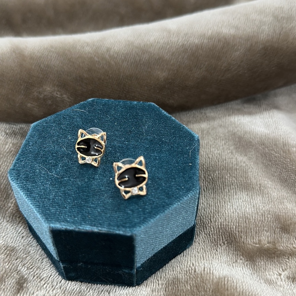 Cat earring - Picture 3 of 5